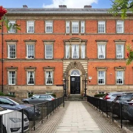 County House, Minster View Free Parking Apartment *